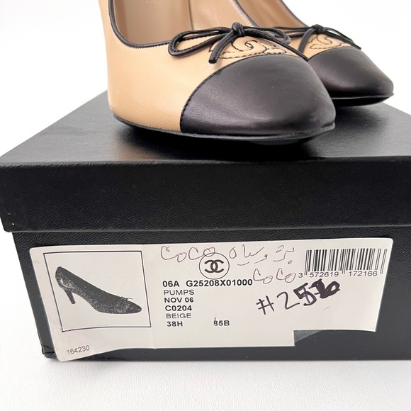 New CHANEL | Beige and Black Cap Toe Pumps Interlocking CC Logo with Bow EU 38.5 - Picture 16 of 16